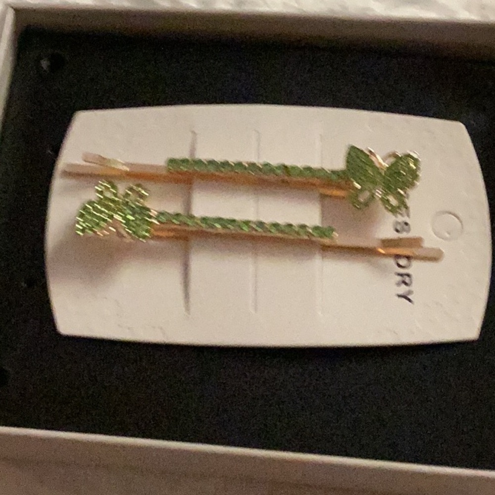 🌺NWT Just Too Amazing Rhinestone Butterfly Hair Pins Make Perfect Gift 🌺